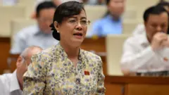 Đại biểu Nguyễn Thị Quyết Tâm tranh luận tại phiên thảo luận 23/10.