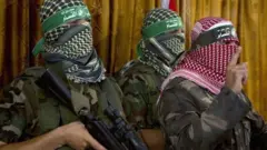 Wapiganaji wa al Qassam katika mkutano na vyombo vya habari