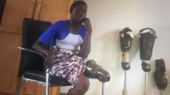 Wata mata da kafa a guntule