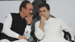 राहुल गांधी आणि गुलाम नबी आझाद