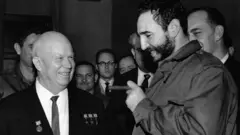Kruschev y Fidel Castro