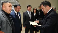 Президент Садыр Жапаров күндөлүктү улуттук таберик деп атады