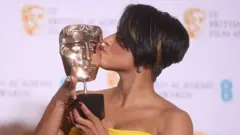 Ariana DeBose en los premios Baftas