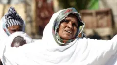 ሐዘናቸውን የሚገልጹ እናት