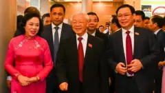 Tổng Bí thư và nhiều lãnh đạo tham dự Đại hội Đảng bộ Hà Nội