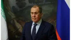 وزیر خارجه روسیه گفته "اسرائیل قبل از واکنش فوری به تهدیداتی امنیتی باید مسکو را از وجود آن مطلع کند".