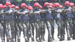 Awọn ọlọpaa n yan bi ologun
