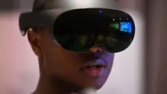 미래엔 VR 헤드셋을 착용하러 걸어가는 순간이 출근길 전부가 될 수도 있다