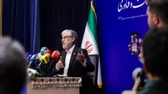 نشست خبری حسین سیمایی‌صراف، وزیر علوم ایران در دانشگاه تربیت معلم تهران 