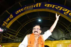103 दिवसांनी तुरुंगातून सुटका झाल्यावर संजय राऊत यांनी शिंदे गटावर टीका केली आहे.