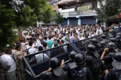 शिक्षा विधेयकको विरोधमा सडकमा ओर्लिएका निजी विद्यालय सञ्चालकहरू