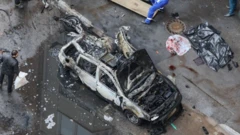 Imagen del carro bomba que causó la muerte del general.