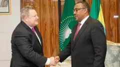 አምባሳደር ማይክ ሐመር ከውጭ ጉዳይ ሚኒስትር ደመቀ መኮንን ጋር 