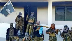 Ifoto yo muri Werurwe(3) 2021 y'inyeshyamba za ASWJ zihuje n'umutwe wa Islamic State ubwo zari zateye umujyi wa Palma uri ku nyanja y'Ubuhinde mu majyaruguru ya Mozambique