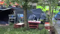 Um acampamentoroleta milionaria freesem tetoroleta milionaria freePark Lane,roleta milionaria freeLondres