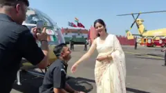 ग्रेजुएशन सेरेमनी के दौरान इंडियन आर्मी एविएशन कैप्टन भरत भारद्वाज 