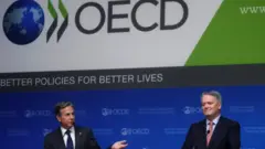 O secretário de Estado americano, Antony Blinken, e o secretário-geral da OCDE, Mathias Cormann
