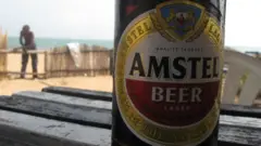 Amstel ndende na bock zisigaye ari umuzi w'ibuye