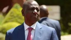 Icegera c'umukuru w'igihugu wa Kenya William Ruto (kw'ifoto) ntacana uwaka na Perezida Uhuru