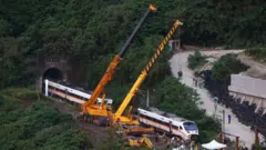 台鐵「太魯閣號」事故死亡增至50人 工地經理保釋後再羈押