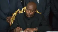 En attendant la formation du gouvernement burundais, Évariste Ndayishimiye a choisi un nouveau premier ministre parmi les "durs" du régime