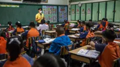 ภาพบรรยากาศการเรียนที่โรงเรียนแห่งหนึ่งในกรุงเทพฯ ก่อนที่การระบาดของโควิด-19 รุนแรงขึ้นเมื่อต้นปีที่ผ่านมา