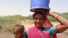 મહિલા