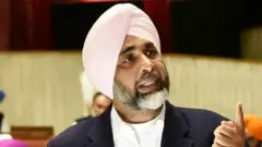 ਪੰਜਾਬ ਦੇ ਵਿੱਤ ਮੰਤਰੀ ਮਨਪ੍ਰੀਤ ਸਿੰਘ ਬਾਦਲ
