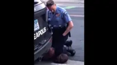 George Floyd yapfiriye mu gasho k'igipolisi amaze gusinzikarizwa ubuzima n'umupolisi w'umuzungu