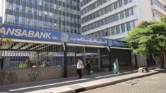 قررت جمعية مصارف لبنان استمرار الإغلاق لكامل فروعها عبر البلاد الى أجل غير مسمى