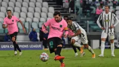 Messi chốt chiến thắng 2-0 ở phút bù giờ qua quả phạt đền