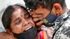 ఇప్పటి వరకు భారతదేశంలో అధికారికంగా 447,000 కోవిడ్ మరణాలు నమోదయ్యాయి.