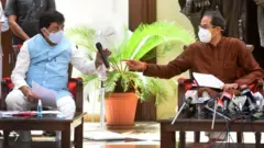 उद्धव ठाकरे अशोक चव्हाण