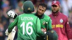 உலகக் கோப்பை கிரிக்கெட்: மேற்கிந்திய தீவுகளை அசரவைத்த வங்கதேச அணி