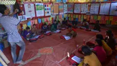 উখিয়ায় একটি ক্যাম্পের মধ্যে স্কুল
