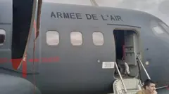 P﻿atrick Muyaya avuga ko iyi ndege itegereje ibikoresho biva i Paris bigasimbura ibyagize ikibazo