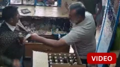 நீலகிரி: டாஸ்மாக் கடையில் மதுவுக்கு கூடுதல் விலை - ஊழியர்களை தாக்கிய தந்தை, மகன்