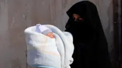 قصة سيدة سورية خرجت من تحت الأنقاض ورزقت بطفل بعد أسبوع