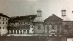 Фрагмент замкового подвір'я з костелом святої Трійці. 1914р.