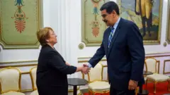 Michelle Bachelet y Nicolás Maduro