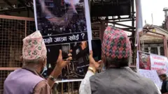 जात्रामा प्रतिबन्ध लगाएपछि पाटनमा।