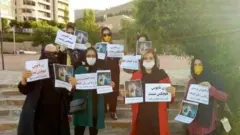 تجمع شماری از فعالان حقوق زنان در پارک آیتی سنندج