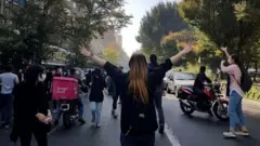 دور جدید اعتراضات در ایران از اواخر شهریور ۱۴۰۱ آغاز شد و طیف های مختلفی از شهروندان به آن پیوستند