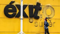 Vandalismo almacenes Exito