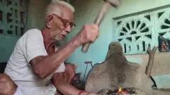 திருவாரூர் மாவட்டம் அலிவலம் கிராமத்தைச் சேர்ந்தவர்