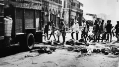 দেশভাগের সময়ে দাঙ্গায় নিহতদের লাশ সরানো হচ্ছে দিল্লিতে