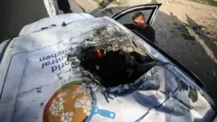 Жети волонтердун курман болушу