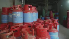 এলপি গ্যাস, বাংলাদেশে যা সিলিন্ডার গ্যাস নামে পরিচিত, মূলত: আমদানি করা এই গ্যাসই ভারতে রফতানি করার কথা বলা হচ্ছে।