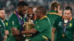 Siya Kolisi and Cyril Ramaphosa