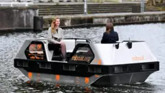 암스테르담 운하에 가면 만나볼 수 있는 '로봇'